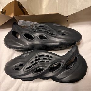 Yeezy Foam RNR size 9